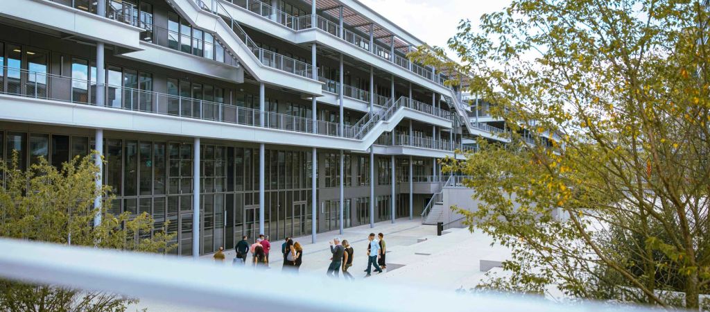 emlyon Business School Banner